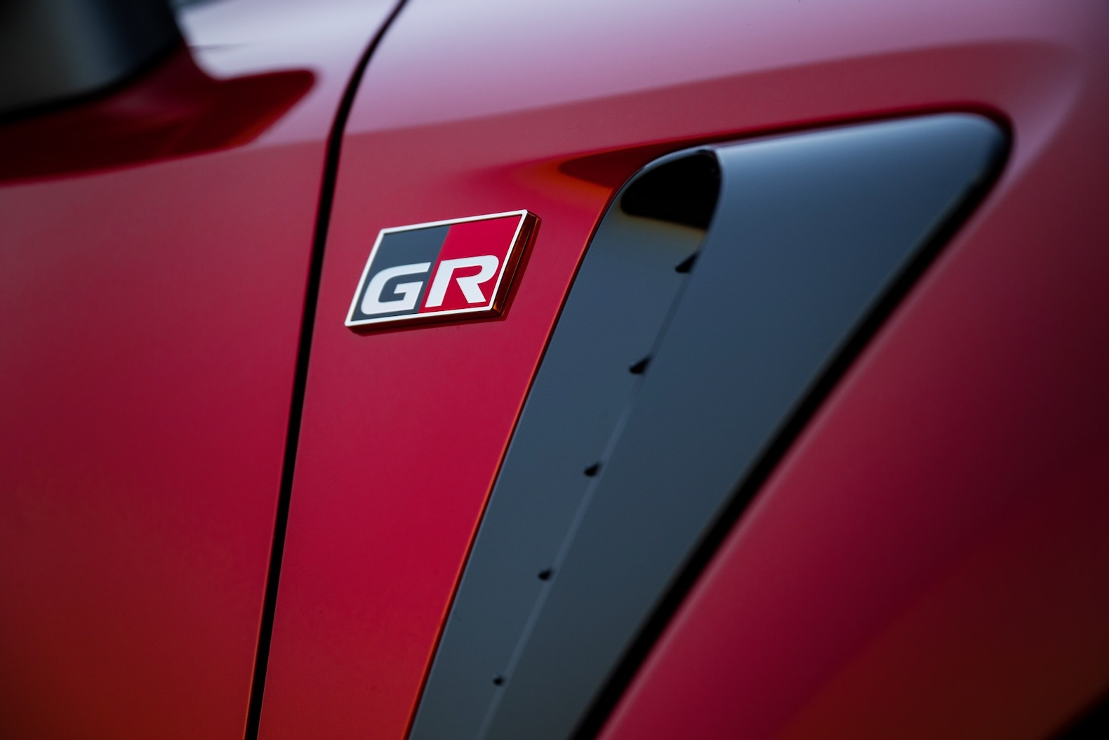 2025_Toyota_GR-Corolla_Premium-Plus_AT_SupersonicRed_026