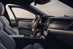 V90 Recharge T8, Platinum Grey