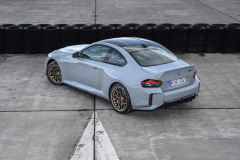 P90600875_highRes_the-new-bmw-m2-cs