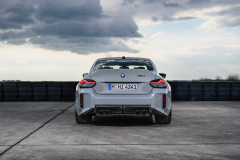 P90600882_highRes_the-new-bmw-m2-cs