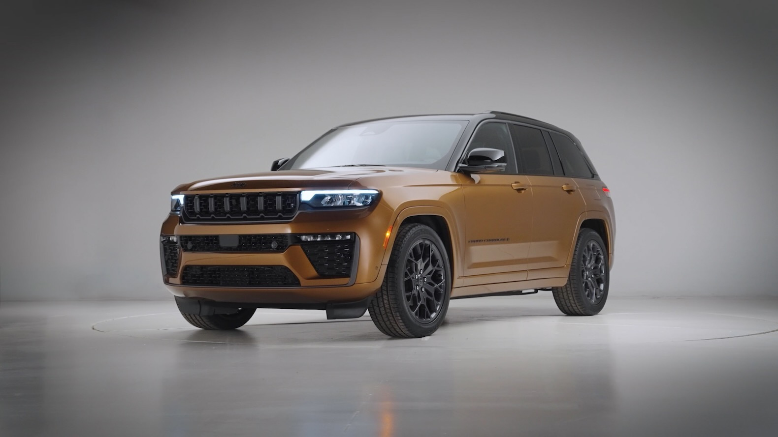 2026 Jeep® Grand Cherokee, front three-quarter view 2026 Jeep® Grand Cherokee, front three-quarter view