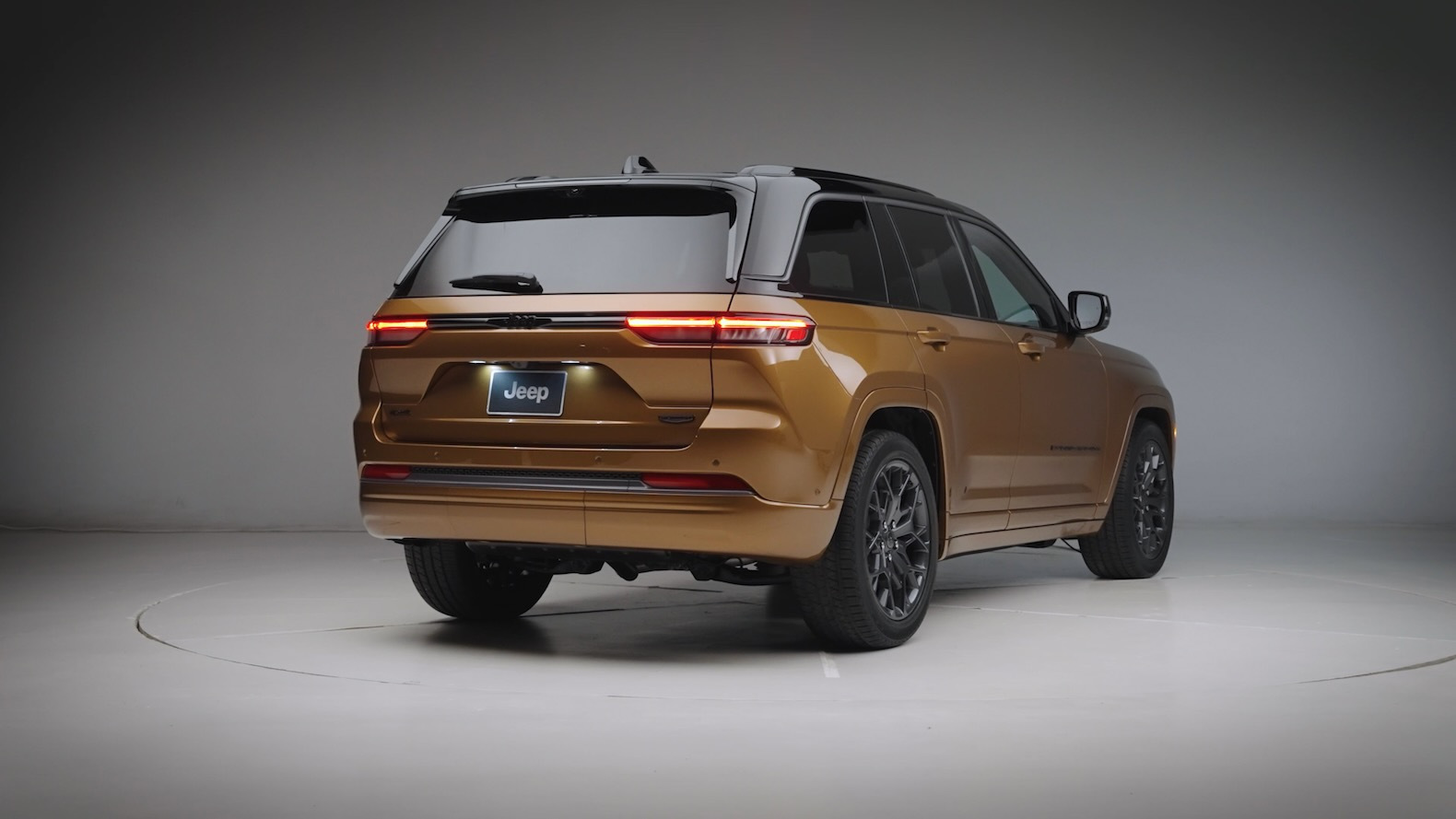 2026 Jeep® Grand Cherokee, rear three-quarter view 2026 Jeep® Grand Cherokee, rear three-quarter view