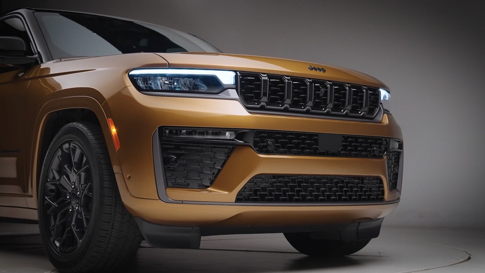 2026 Jeep® Grand Cherokee grille 2026 Jeep® Grand Cherokee grille