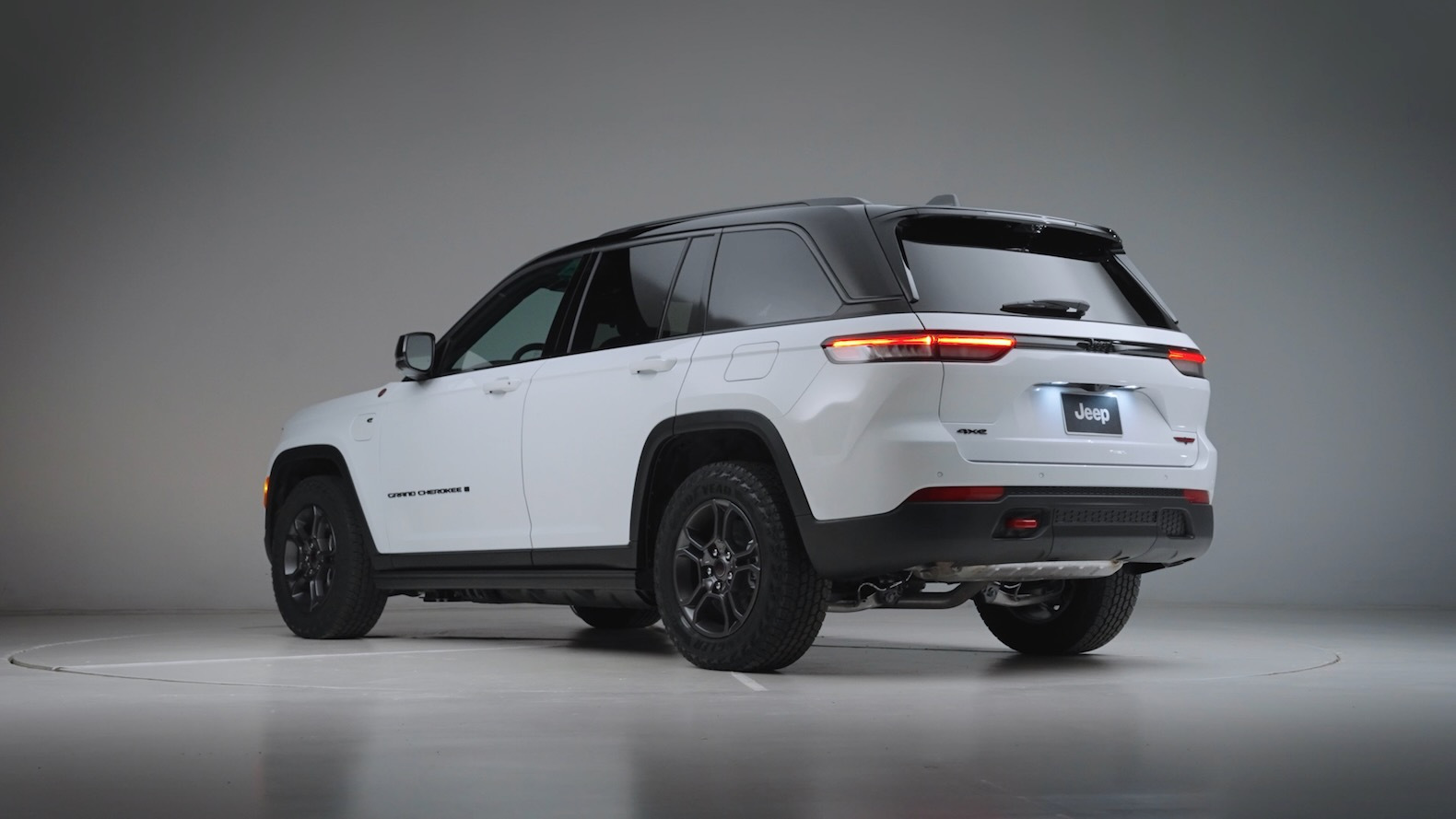 2026 Jeep® Grand Cherokee Trailhawk 4xe, rear three-quarter view 2026 Jeep® Grand Cherokee Trailhawk 4xe, rear three-quarter view
