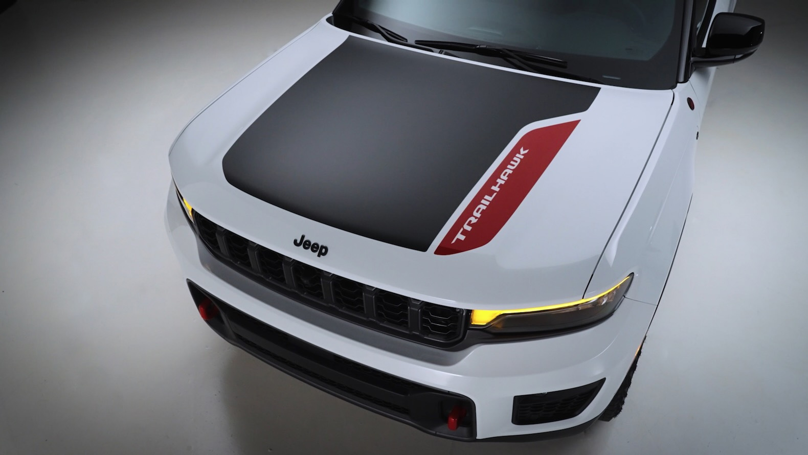 2026 Jeep® Grand Cherokee Trailhawk 4xe hood 2026 Jeep® Grand Cherokee Trailhawk 4xe hood