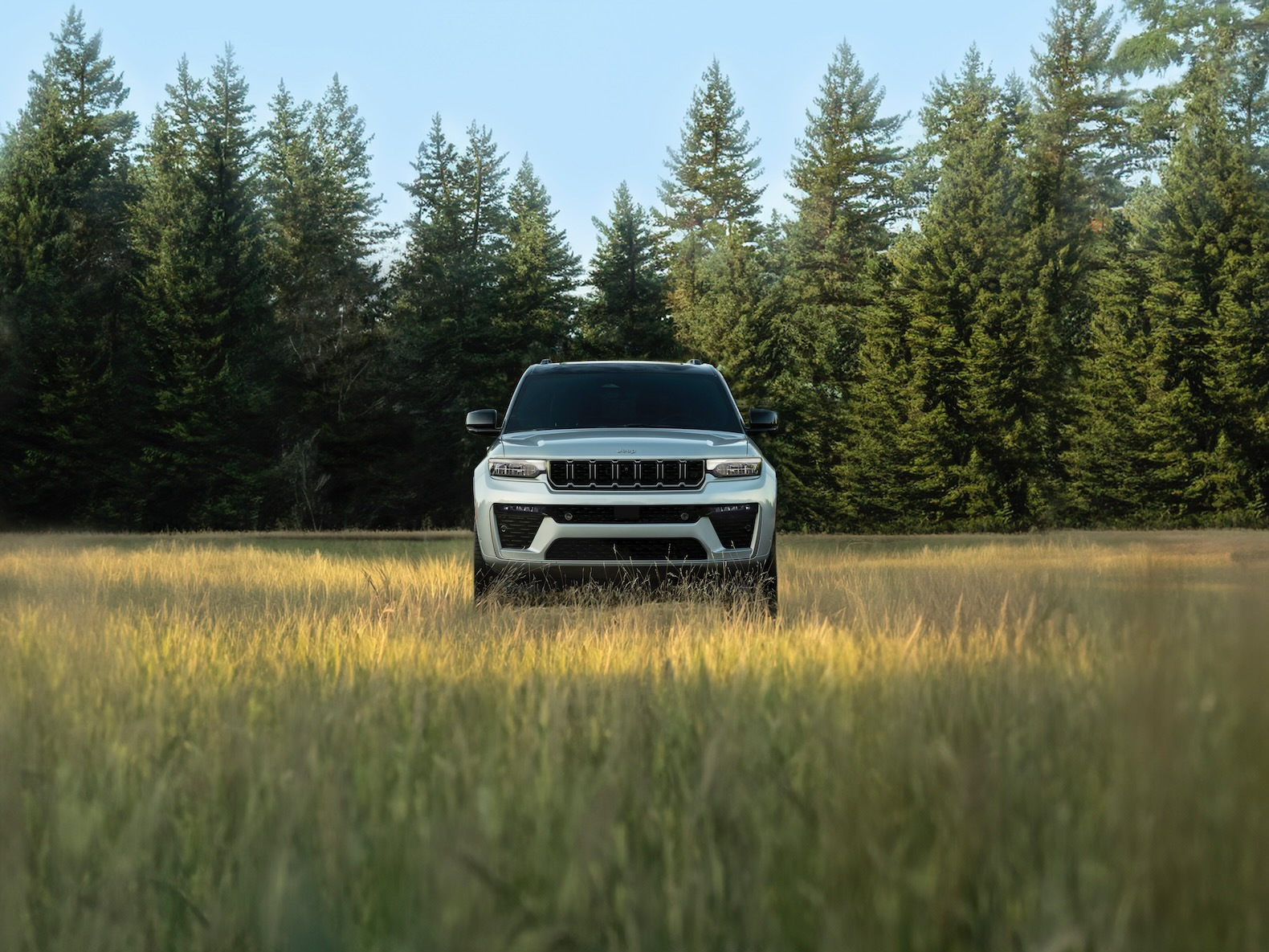 Frontal view of the 2026 Jeep® Grand Cherokee Frontal view of the 2026 Jeep® Grand Cherokee