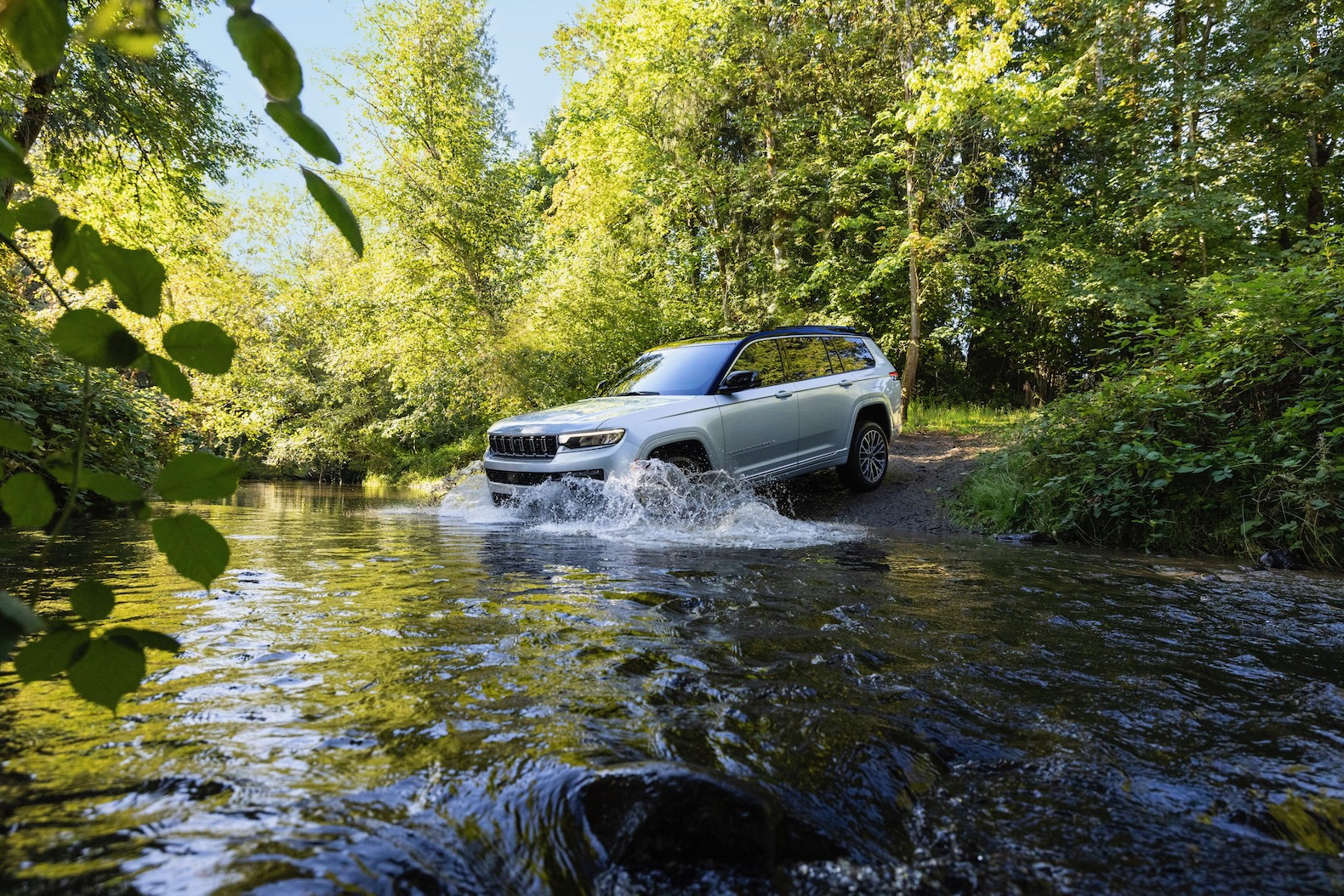 2026 Jeep® Grand Cherokee L driving into a stream 2026 Jeep® Grand Cherokee L driving into a stream