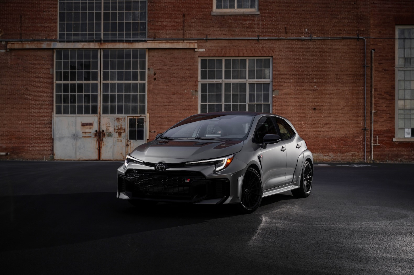 2026_Toyota_GRCorolla_GR-Four_PremiumPlus_HeavyMetal_001