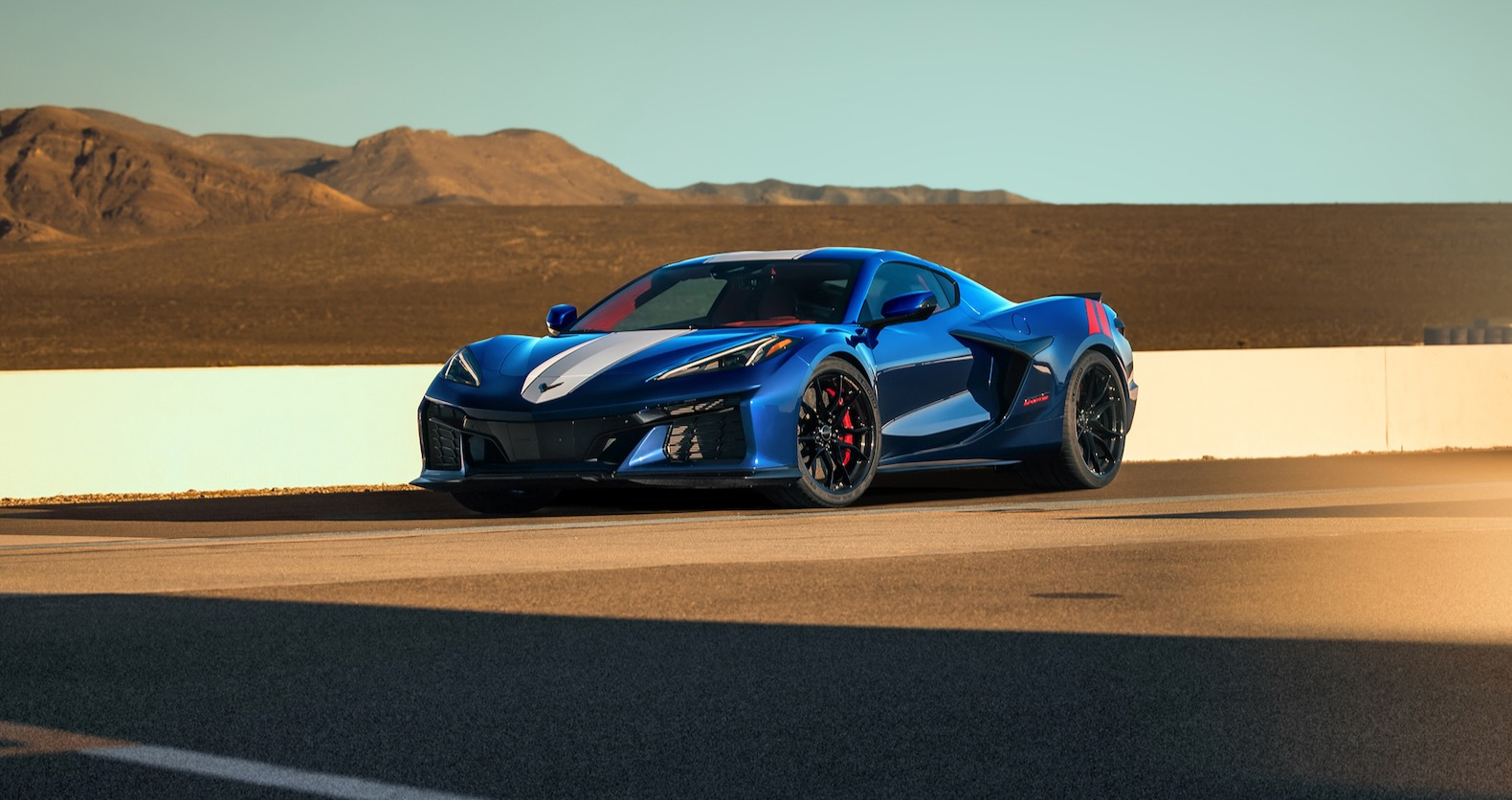 2027 Chevrolet Corvette Grand Sport - Front 3/4