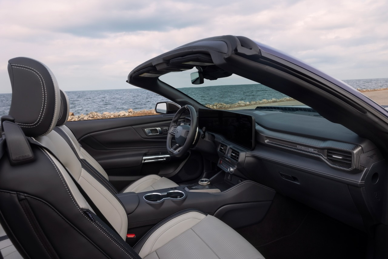 Ford Mustang Dark Horse SC Convertible