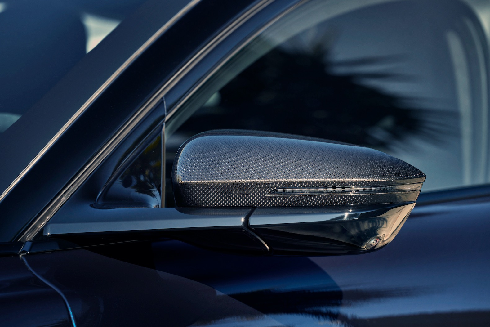 LM23_12B_Sapphire_Tiburon_-851A1780_rear-view_mirror_srgb_epk