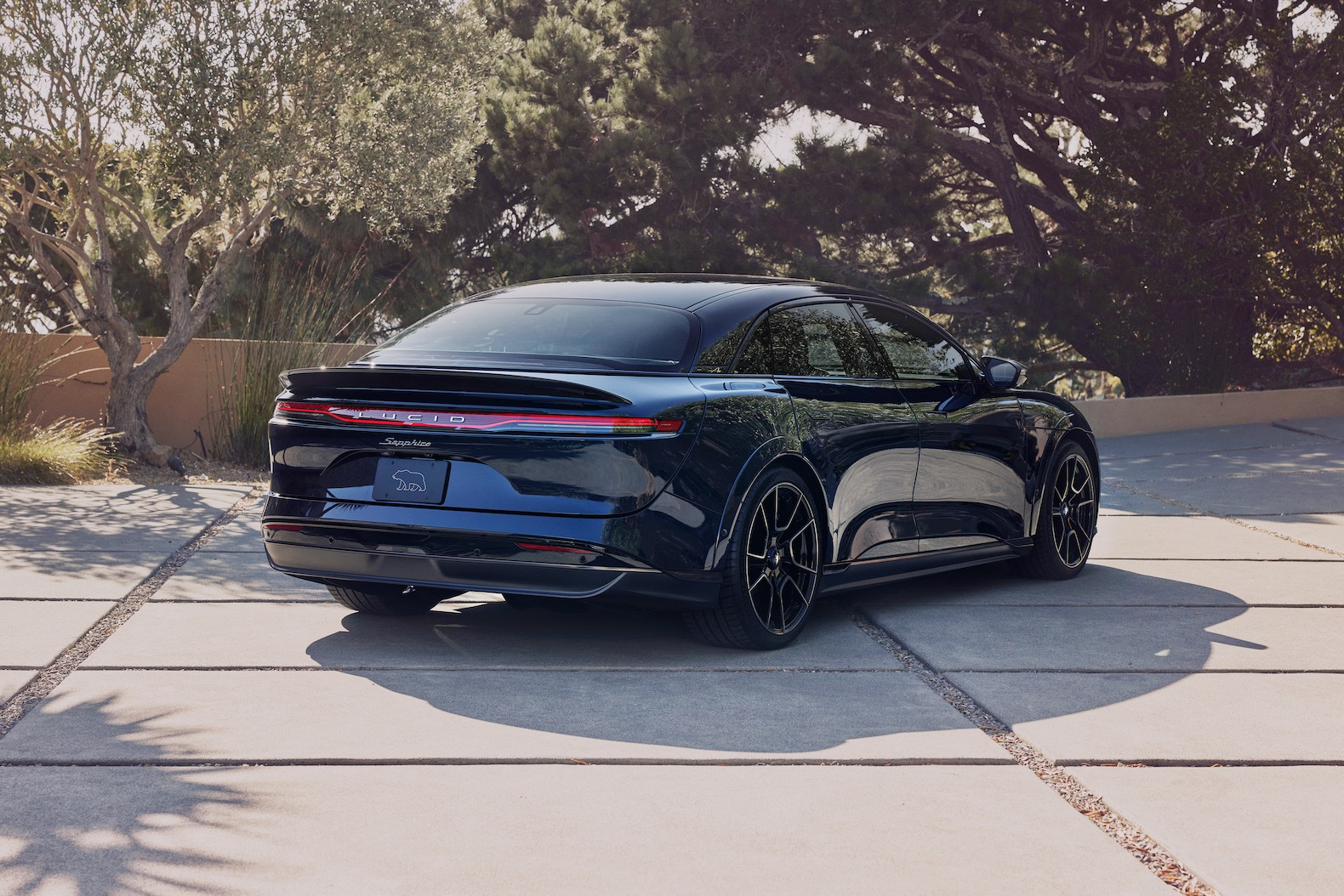 LM23_28C_Sapphire_Tiburon_-8R0A6001_NB_rear_3qtr_srgb_epk