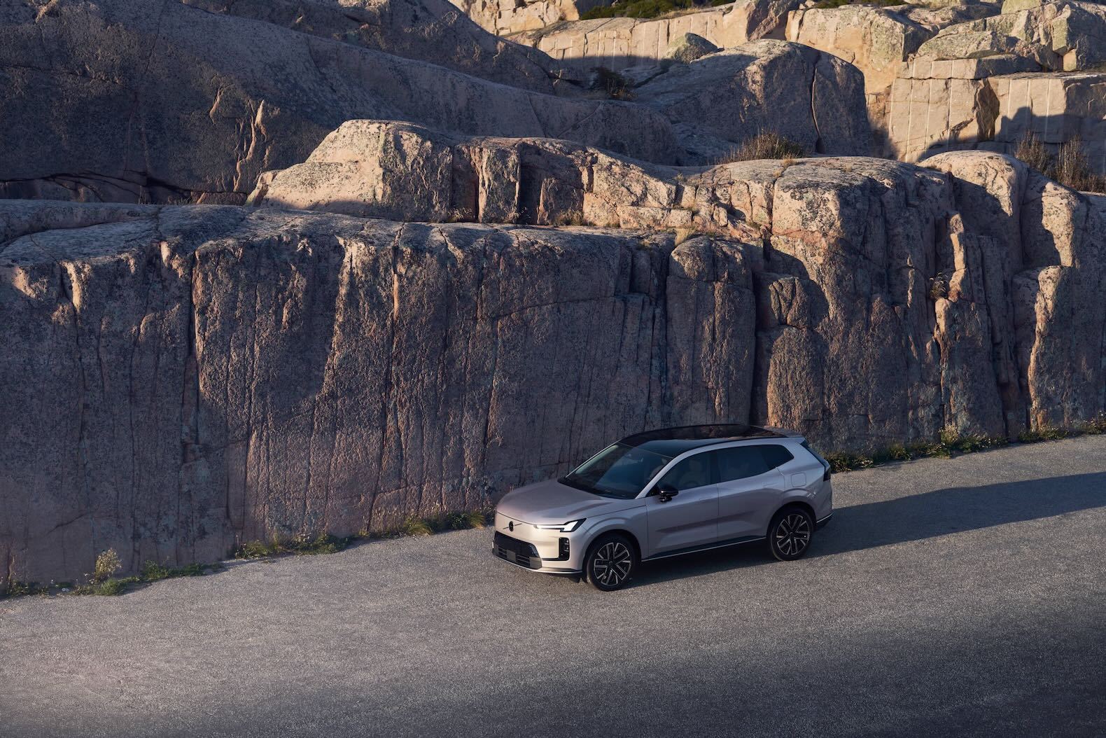 Volvo Cars reveals the new XC70 – a plug-in hybrid for every journey