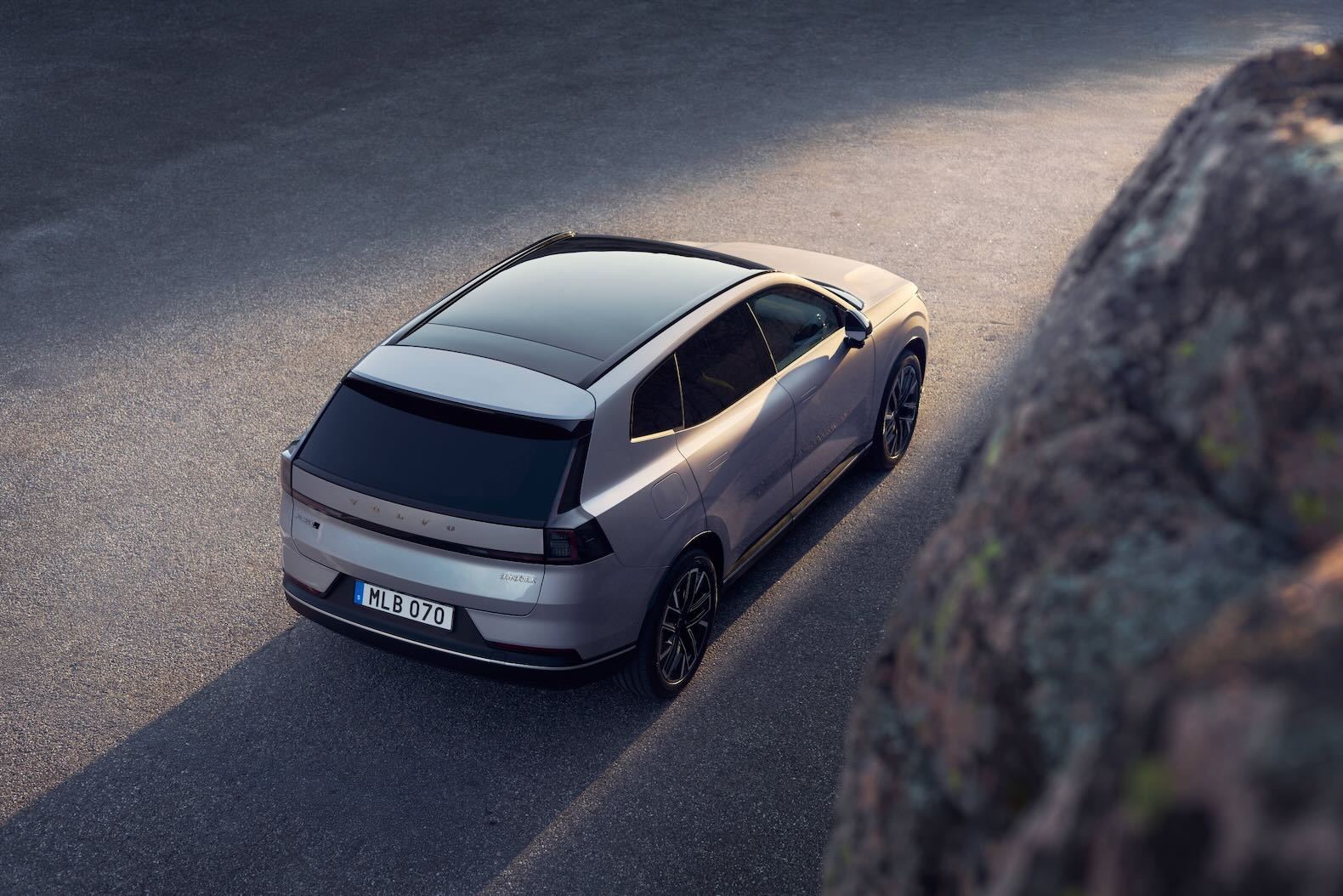 Volvo Cars reveals the new XC70 – a plug-in hybrid for every journey
