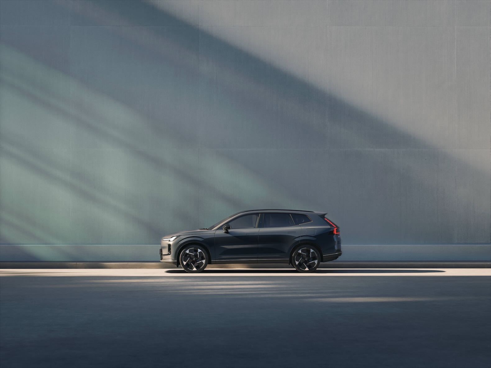 Volvo Cars reveals the new XC70 – a plug-in hybrid for every journey