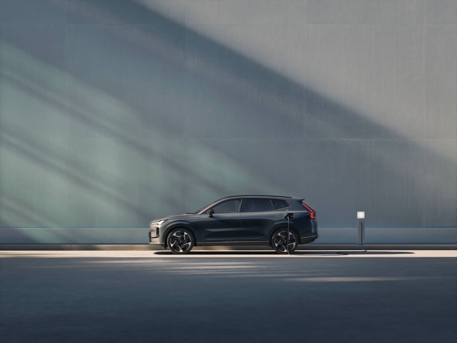 Volvo Cars reveals the new XC70 – a plug-in hybrid for every journey