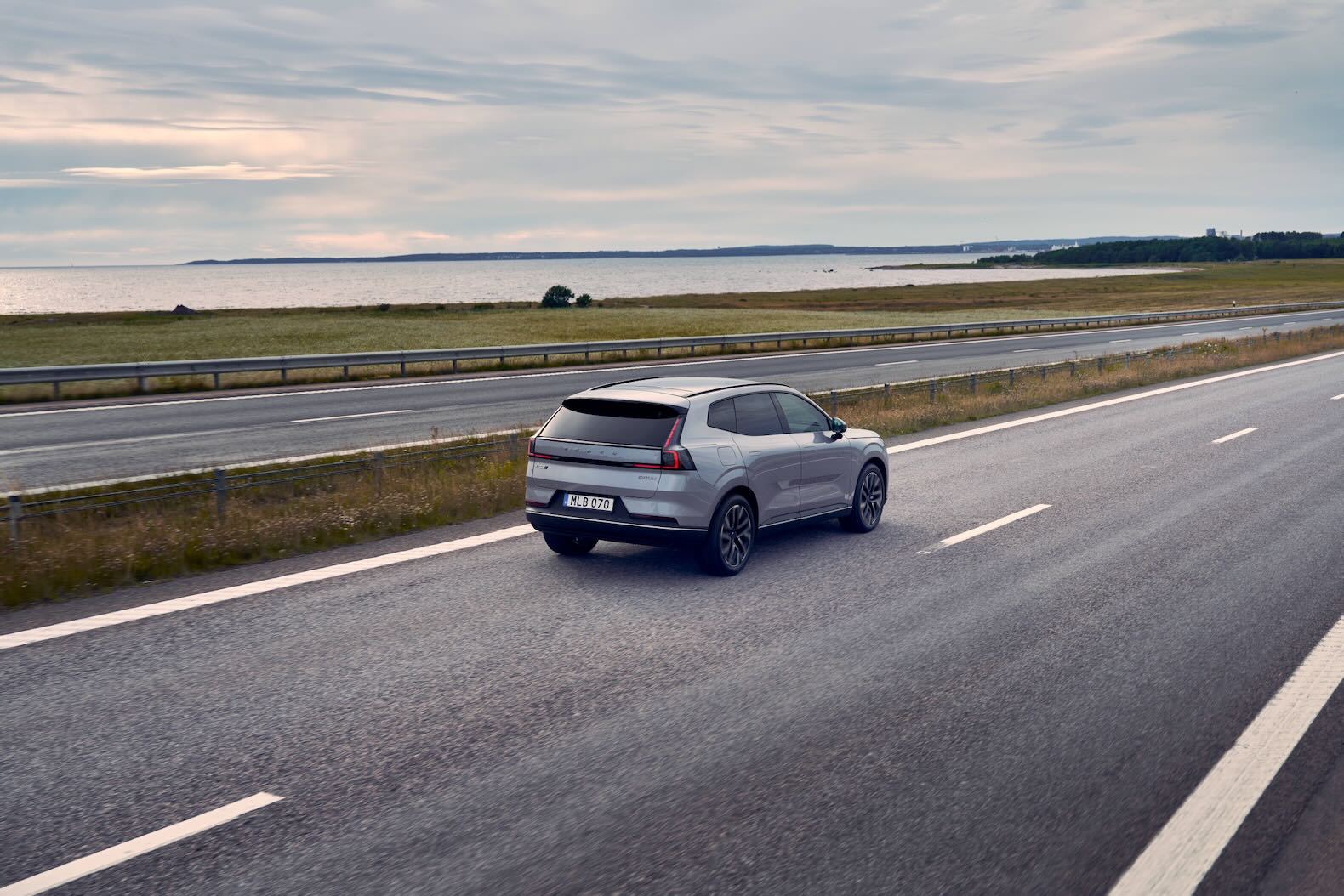 Volvo Cars reveals the new XC70 – a plug-in hybrid for every journey