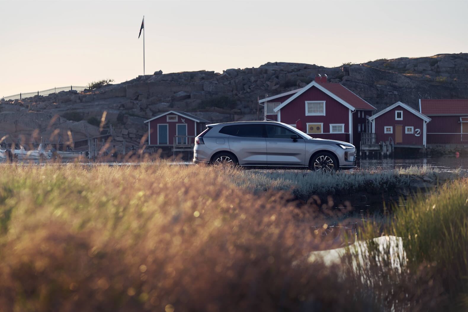 Volvo Cars reveals the new XC70 – a plug-in hybrid for every journey