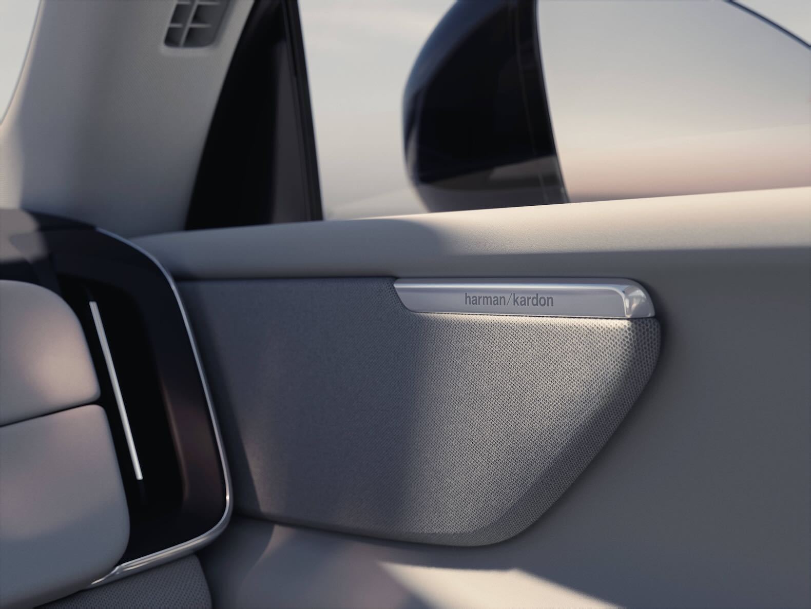 Volvo Cars reveals the new XC70 – a plug-in hybrid for every journey