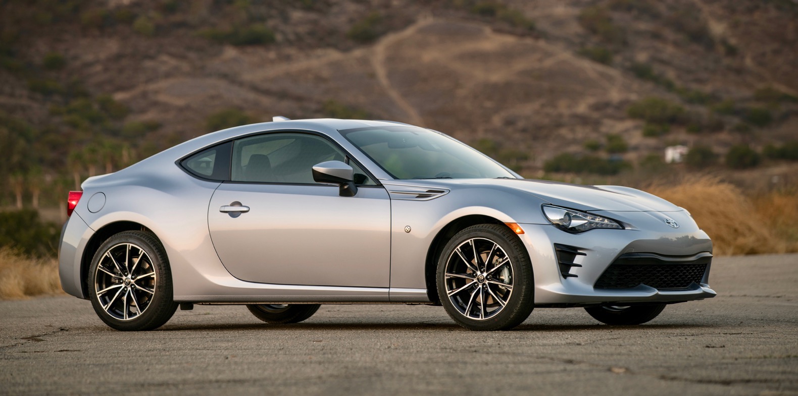 The Subaru BRZ and Toyota 86 aren't being discontinued