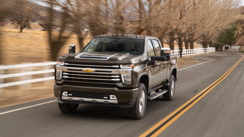 2020 Chevy Silverado Hd Can Tow Up To 35500 Lbs And Gets A New 66l V8