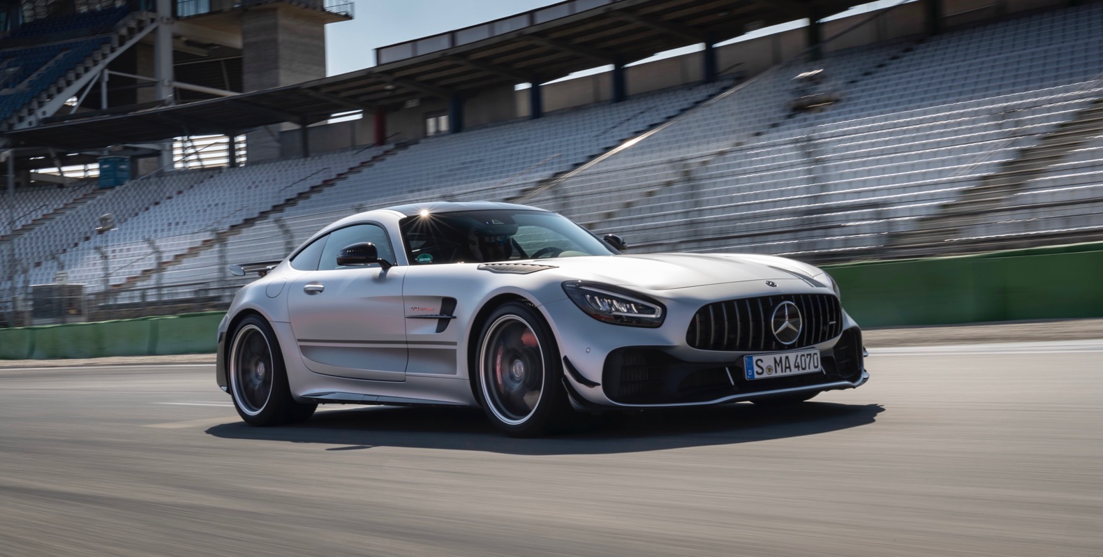 Мерседес AMG GTR Pro
