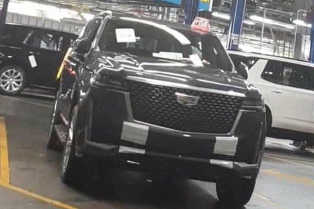2021 Cadillac Escalade Leak