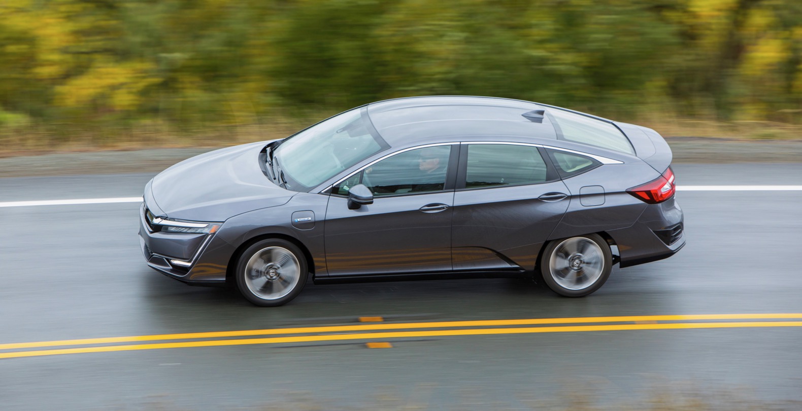 2018-honda-clarity-plug-in-hybrid-tested-honda-s-sci-fi-future