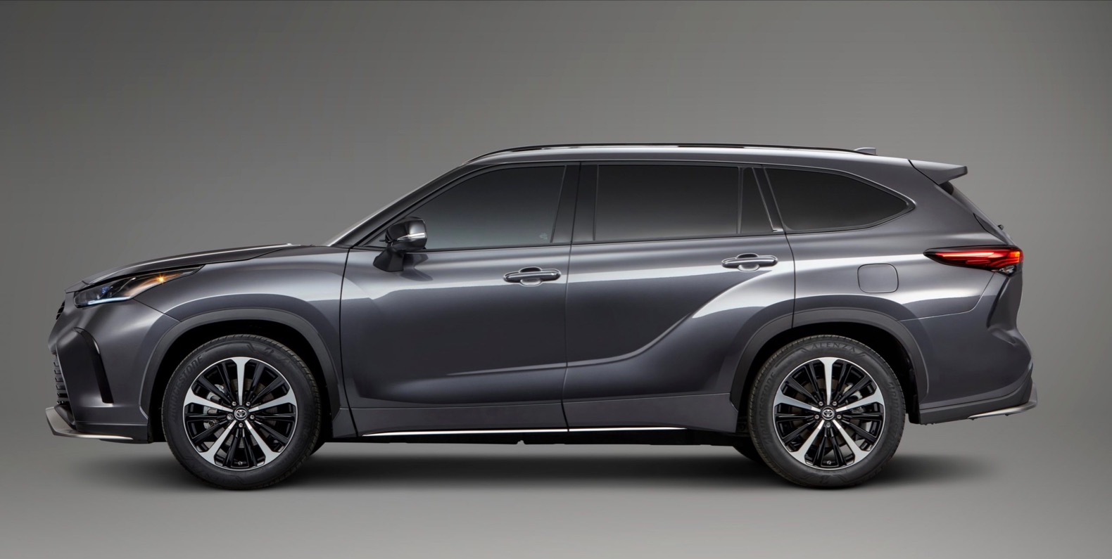 2021 toyota highlander xse adds a sporty touch  the