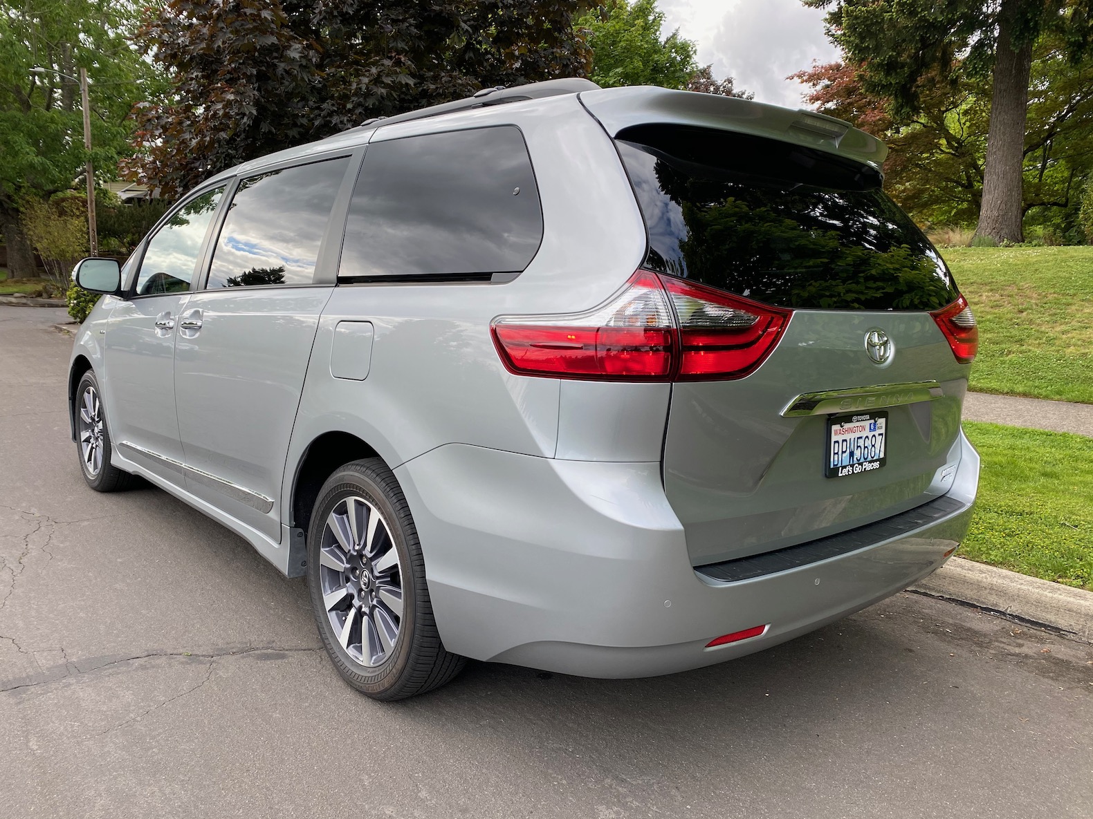 2020 Toyota Sienna Review Expert Reviews autotrader.ca