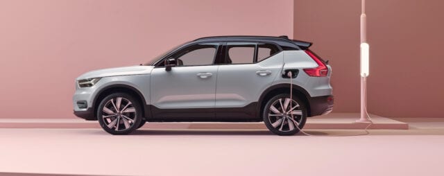Volvo XC40 Recharge P8 AWD in Glacier Silver