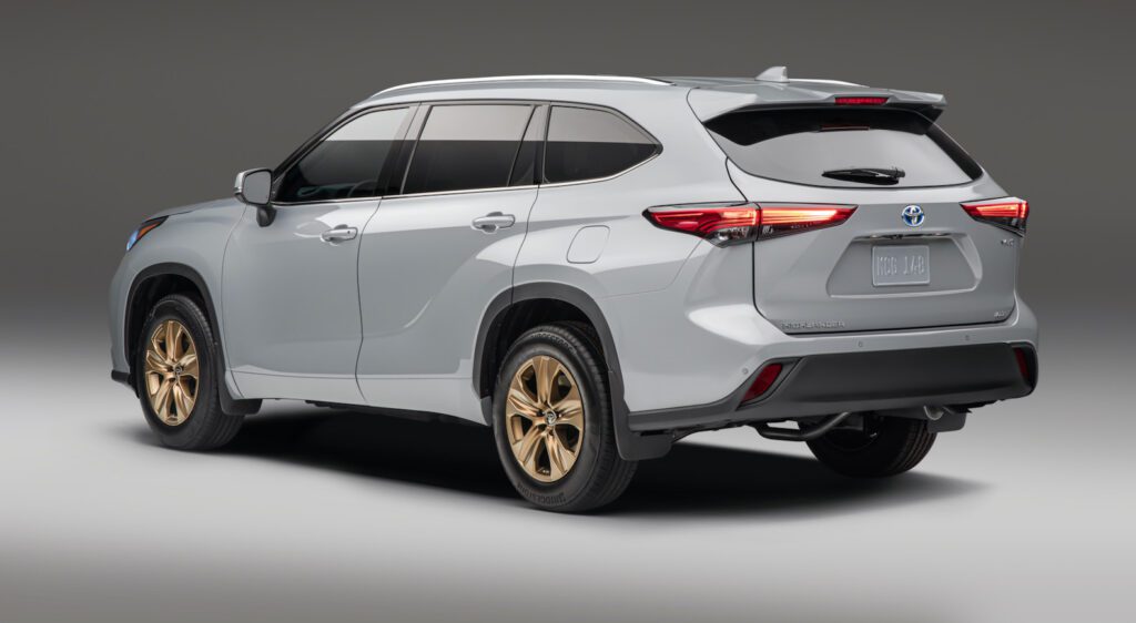 2022 Toyota Highlander Hybrid Bronze Edition