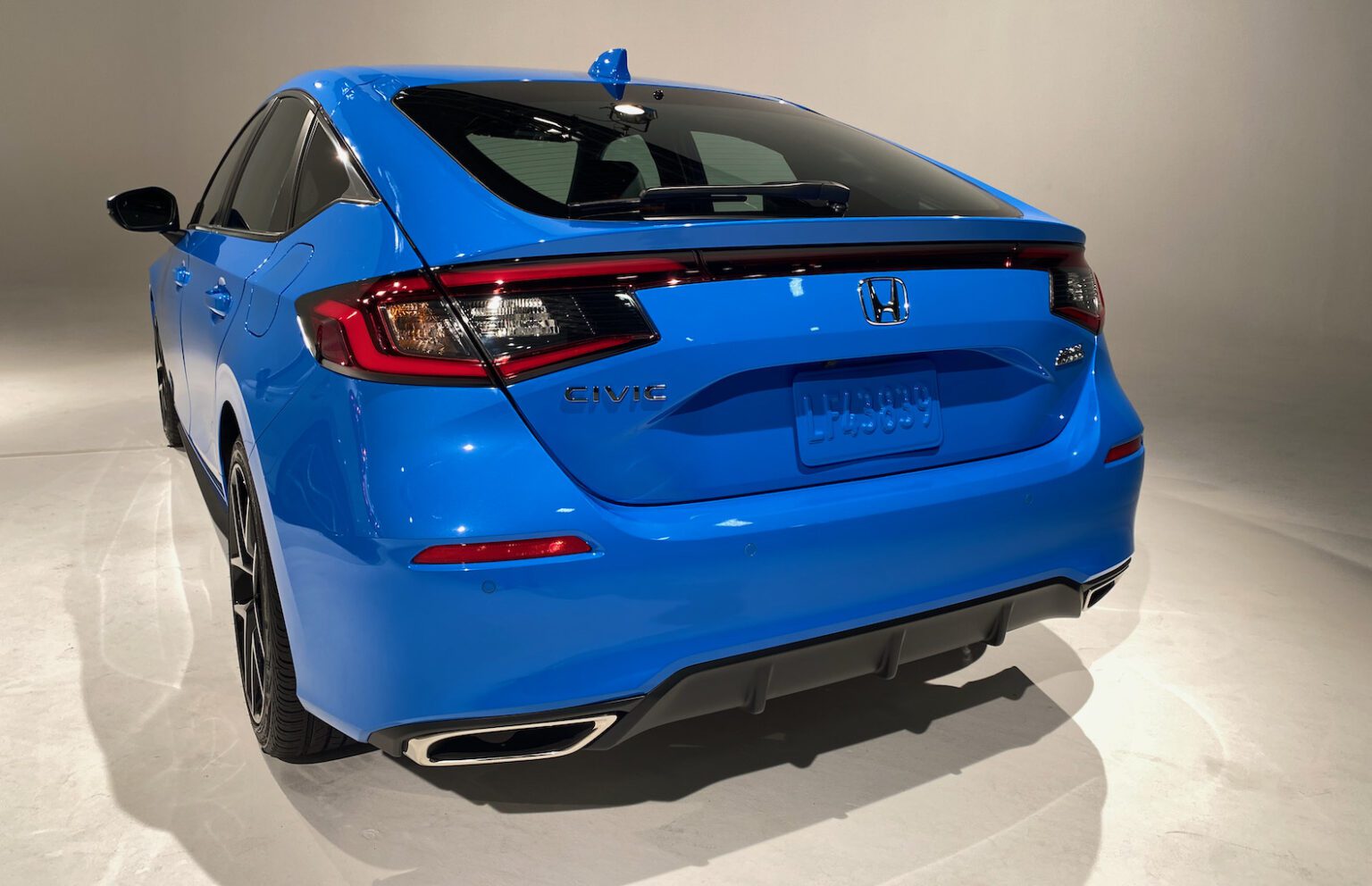 2022 Honda Civic Hatchback debuts with a sportier look and a manual