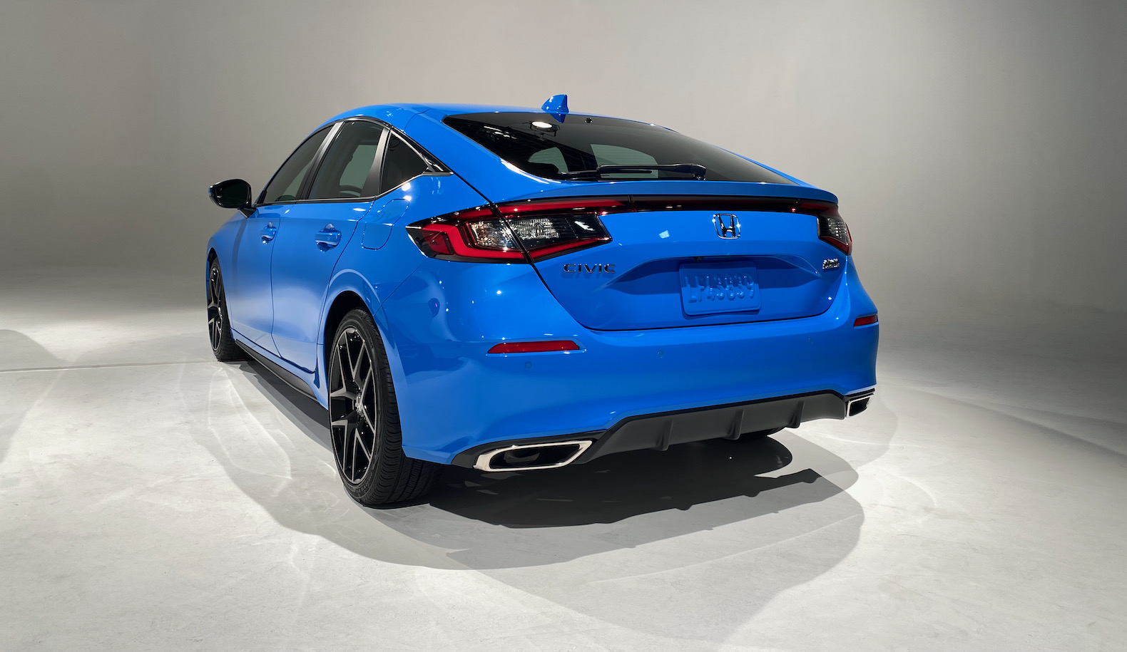 2022 Honda Civic Hatchback debuts with a sportier look and a manual