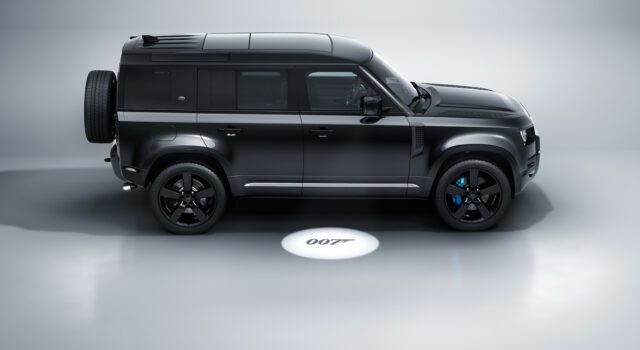 Defender V8 Bond Edition 007