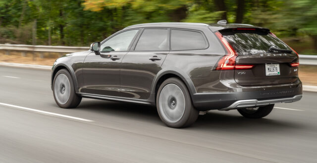 2022 Volvo V90