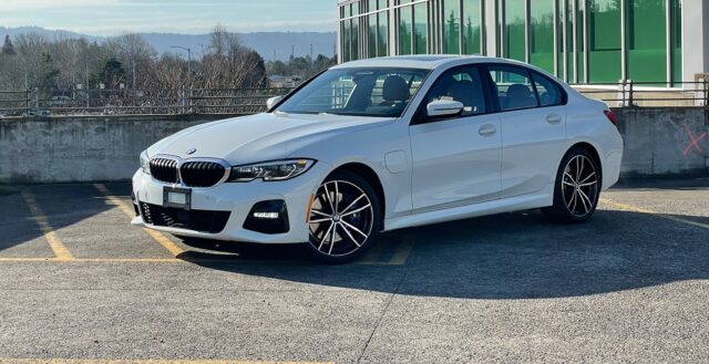 2021 BMW 330e Review