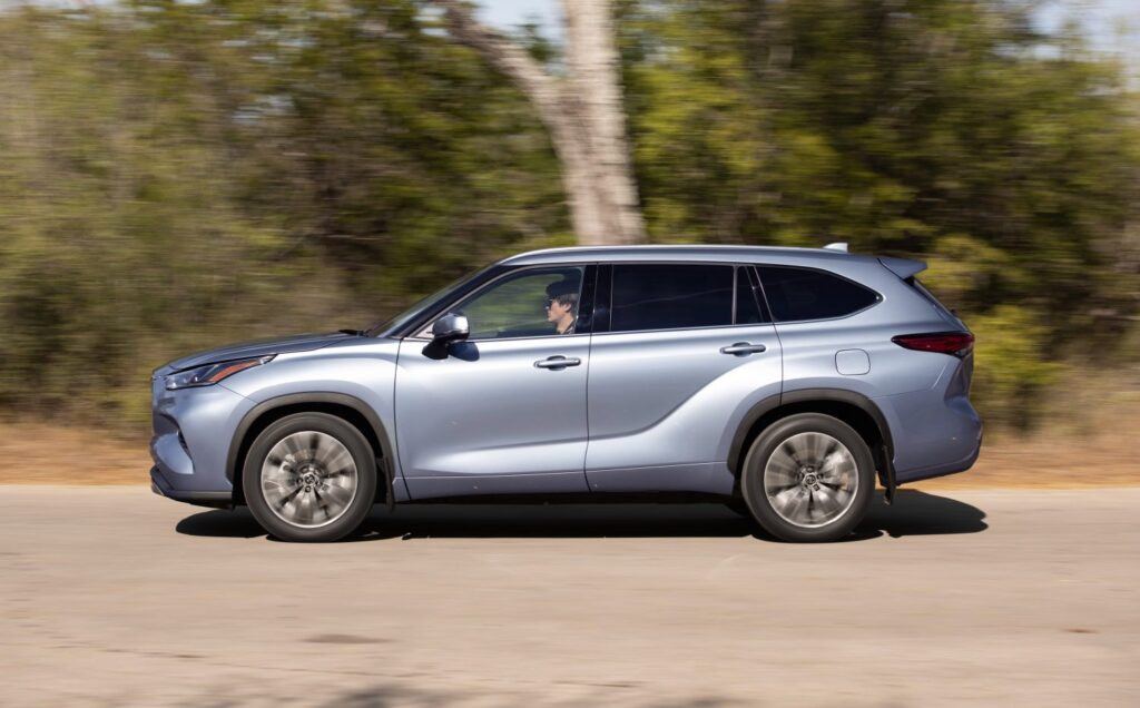 2021 Toyota Highlander Hybrid Review: A fuel-efficient family hauler ...