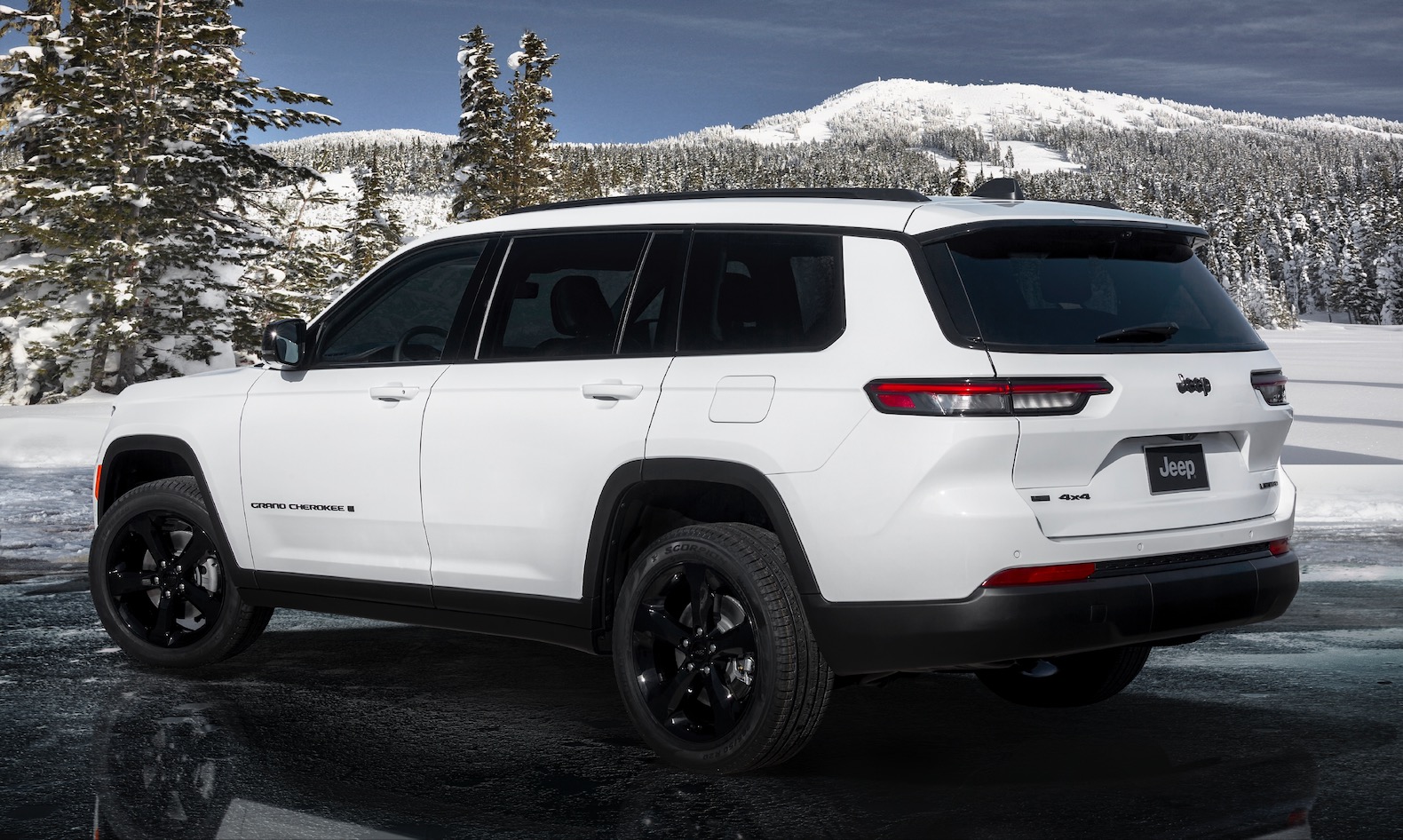 2022 Jeep® Grand Cherokee L Limited Black Package