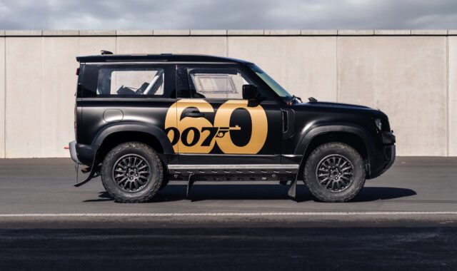 Land Rover Defender 90 James Bond