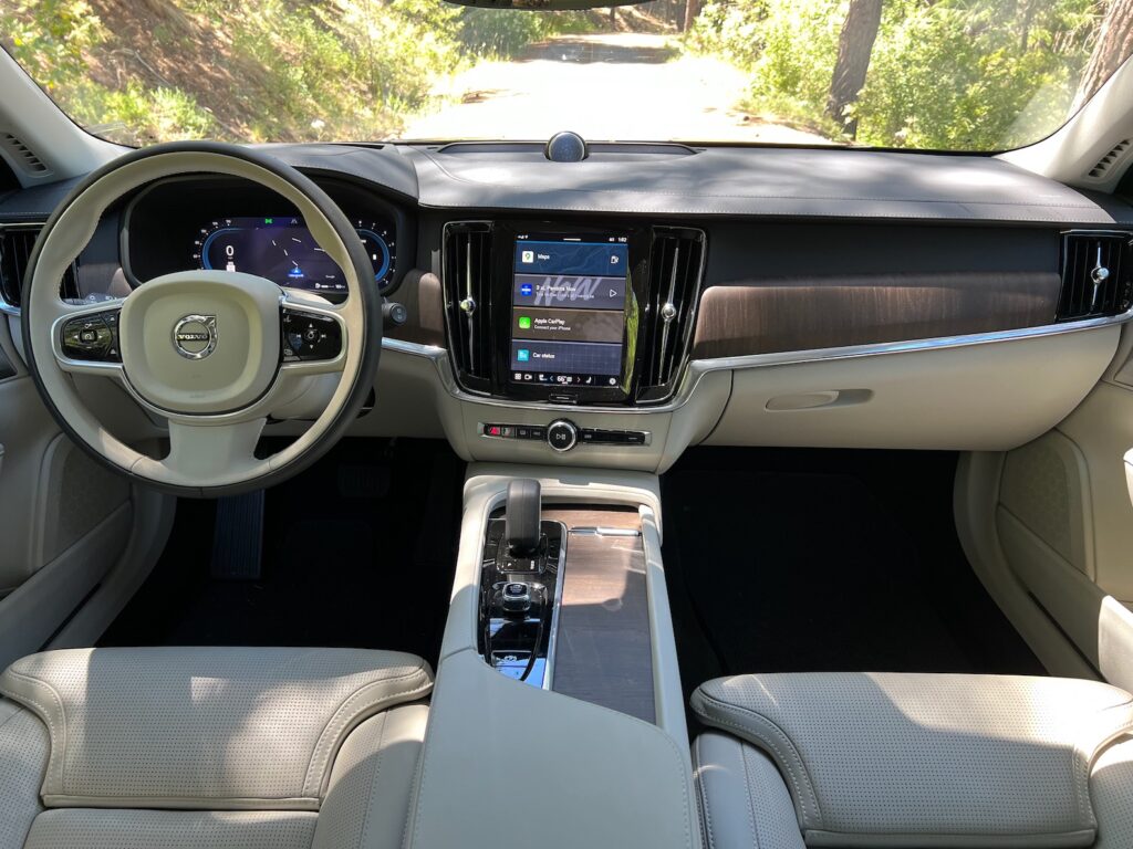 2022 Volvo V90 Cross Country Review