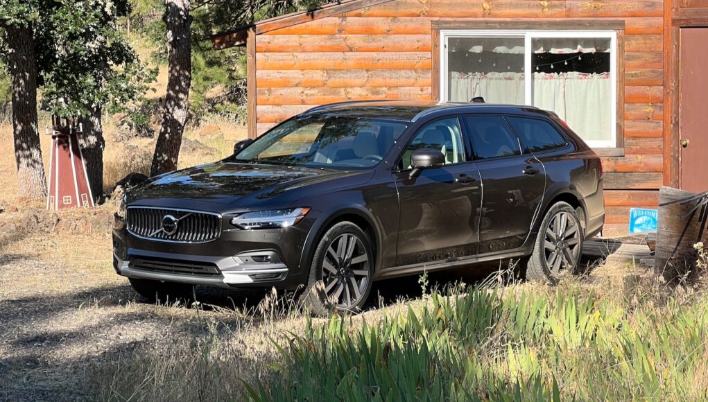 2022 Volvo V90 Cross Country Review