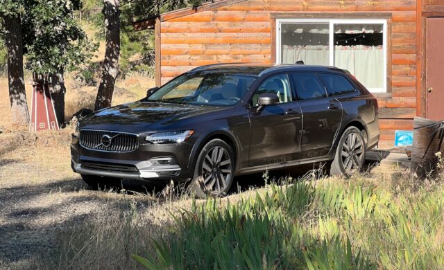 2022 Volvo V90 Cross Country Review