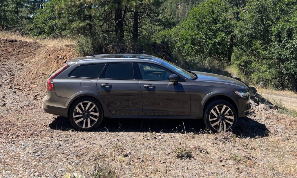 2022 Volvo V90 Cross Country Review