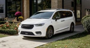 2023 Chrysler Pacifica Road Tripper