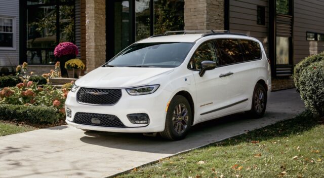 2023 Chrysler Pacifica Road Tripper