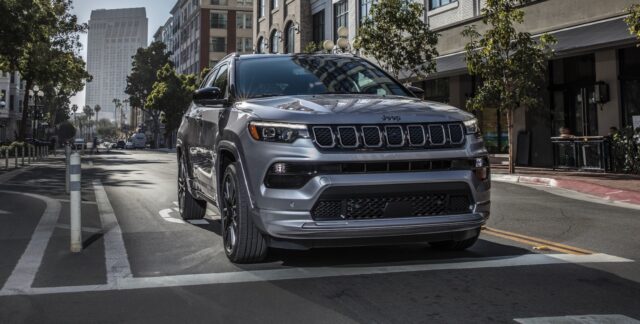 2023 Jeep Compass gets a new 200-horsepower 2.0-liter engine 2023 Jeep Compass High Altitude