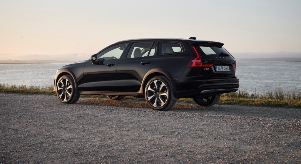 2023 Volvo V60 Cross Country Review