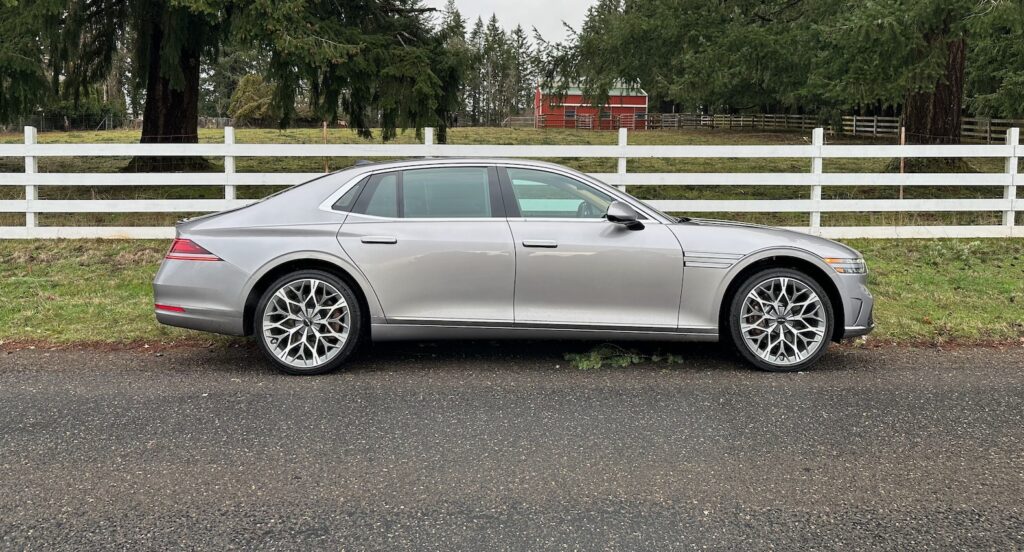 2023 Genesis G90 Review