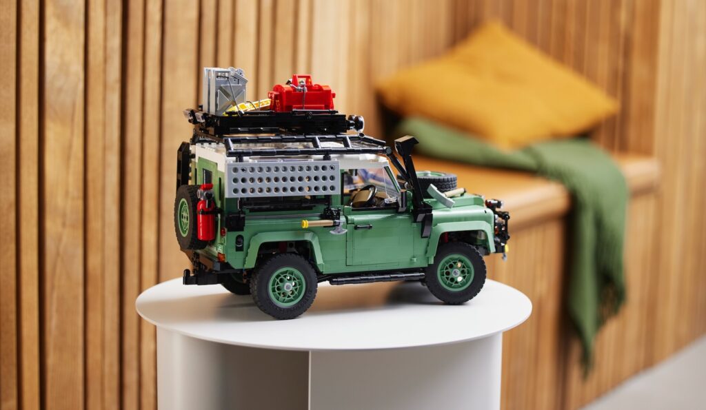 Lego Classic Land Rover Defender 90